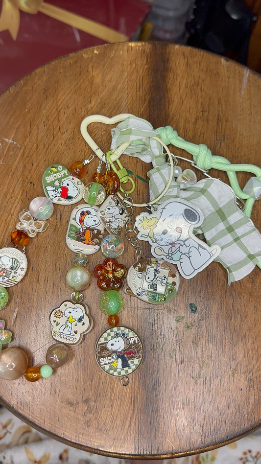 🐶💚 “Vintage Adventure Snoopy” Keychain $28